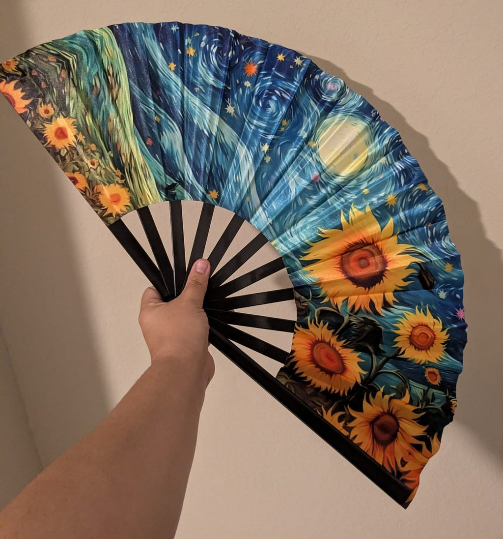 Vista lateral del abanico Starry Night con girasoles