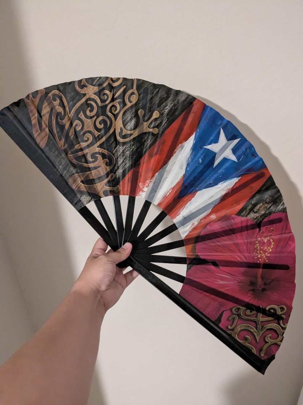 Open Puerto Rican fan with a large coquí, flag, and maga flower